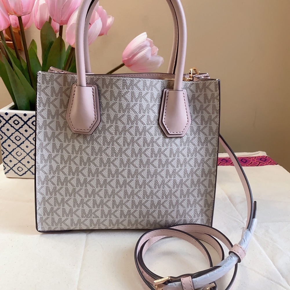 Michael Kors Mercer Medium Logo Crossbody in vanilla/pink - Picture 5 of 7